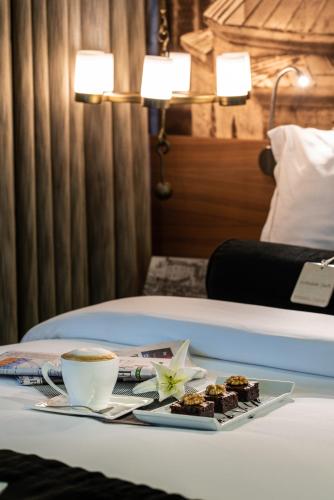 215630467 Hotel Saint Sophia