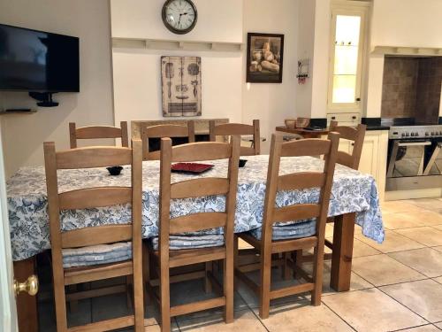 Lansdown Slope Townhouse - Elegant 4 Bedrooms near Assembly Rooms - image 7