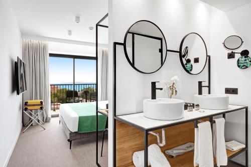 Double Room with Pool View -1 Adult image 10