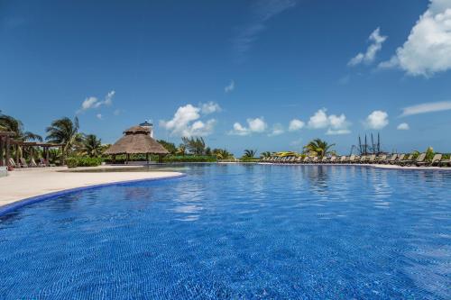 CARIBE Beachfront 2 BR - Incredible Oceanview