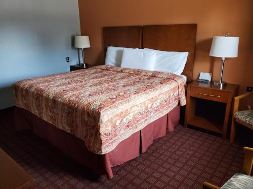 Economy Inn Located in Pratt, Economy Inn is a perfect starting point from which to explore Pratt (KS). The hotel offers guests a range of services and amenities designed to provide comfort and convenience. Facil