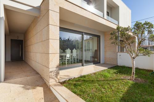  Private Modern Home, Fully Equipped 7kms to Centre in Braga