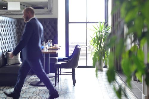 Ресторан, The Douglas Hotel in Бродік