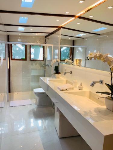 Bathroom, Buzios House in Maghuinhos Beach
