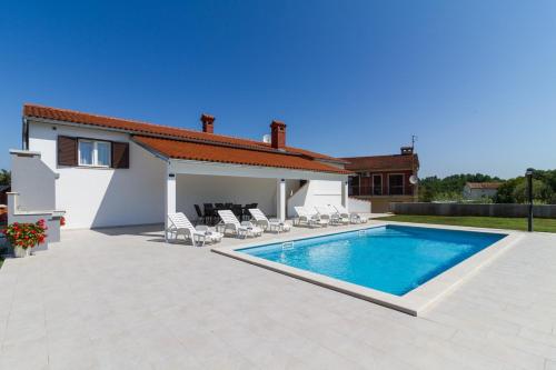 Lovely VILLA Piljan with a private swimming POOL - Location, gîte - Bokordići