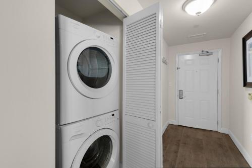 0411 - 2B/2 Bath with Bunks. - Totally renovated new carpet furniture art; - image 7