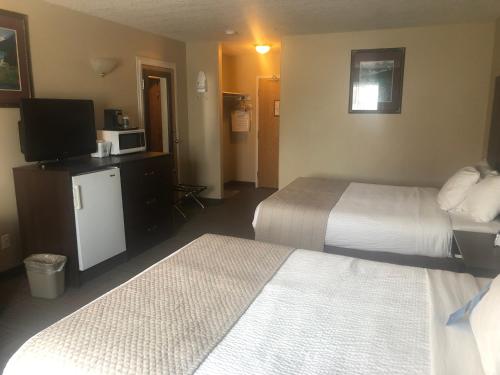 Queen Room with Two Queen Beds - Non-Smoking