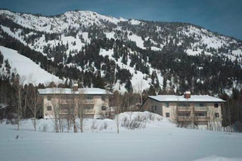 JHRL - Slope-side Whiteridge B5 Condo - Walk to Tram - Teton Village