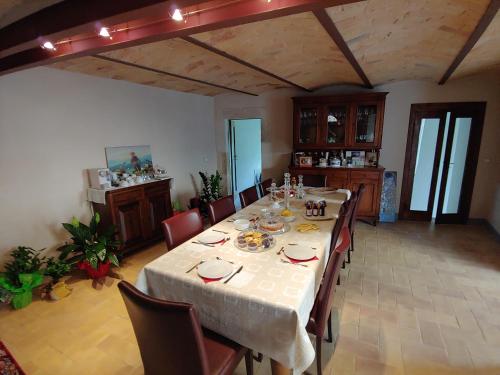 Jagatud salong / TV-ala, Castello di Fagnano -Albergo Diffuso & SPA in Fagnano Alto