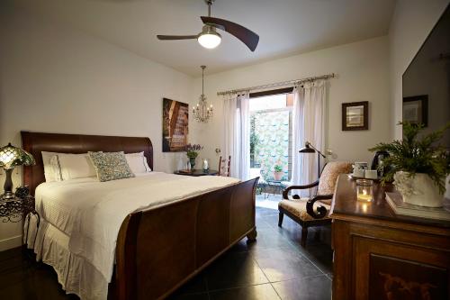 Bespoke Inn Scottsdale Room Type - King Room