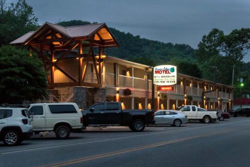 Rivers Edge Motel - Accommodation - Cherokee