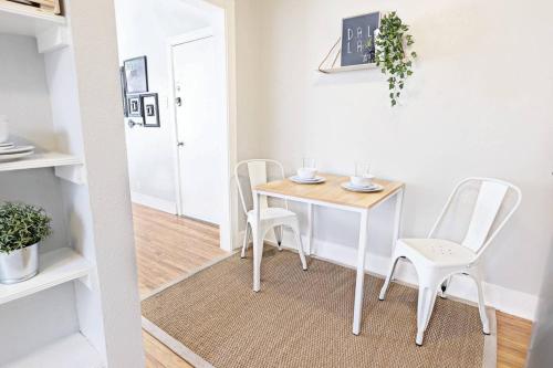 Our Nest on Vickery in Dallas, USA