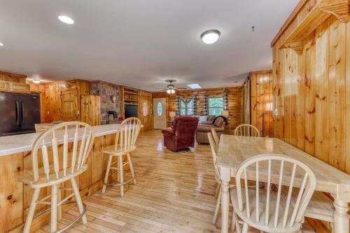 Drop Point Cabin - image 2