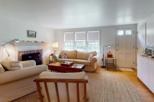 The Grey-Shingled Ranch - image 9