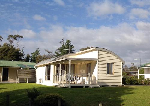 Beauty Point Tourist Park Room Type - One Bedroom Bungalow - Water Front 