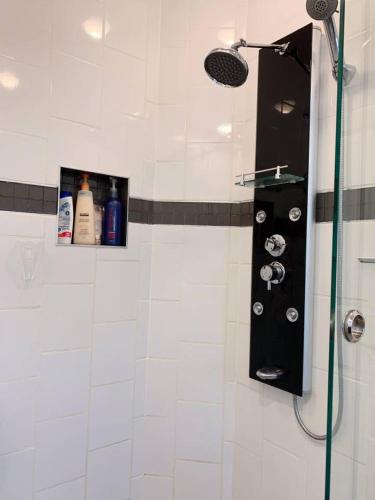 Nice rooms with private bath in Mid Town Toronto photo