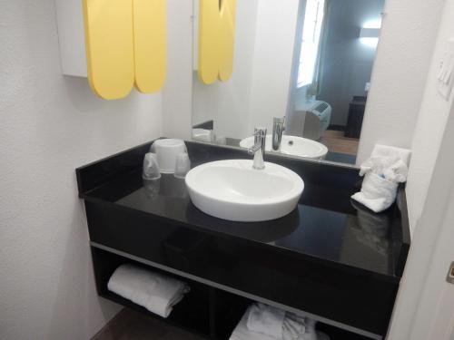 Studio 6-Houston, TX - Intercontinental Airport South
