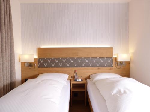 2 twin beds