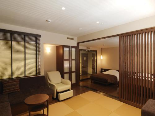 Deluxe Room with Tatami Area - Crab Shabushabu Dinner + Buffet Breakfast Included - Non-Smoking