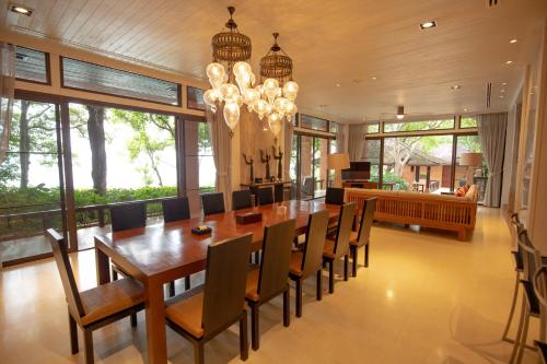 3 bedrooms, 4 beds