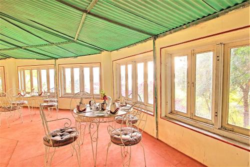 Étterem, Bhadrawati - A Riverside Safari Lodge in Ranthambore