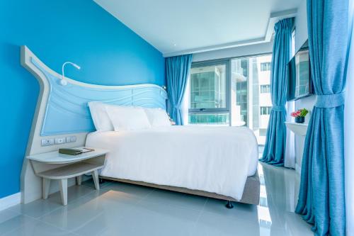 room detail thumbnail 2