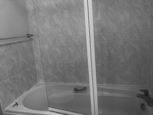 Churchill Way Suite - image 12