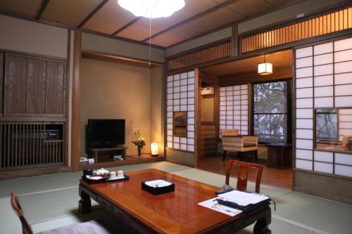 黒川温泉 旅館わかば北館 和室 専用バスルーム付き