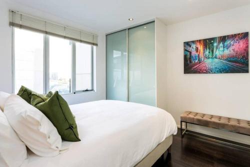 Penthouse at Graffiti Laneways & top restaurants