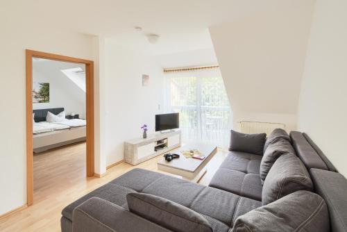 1 queen bed, 1 sofa bed