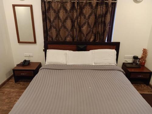 Deluxe Double Room image 10