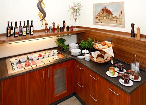 Food and beverages, Garni-Hotel Goldenes Lamm in Dudenhofen