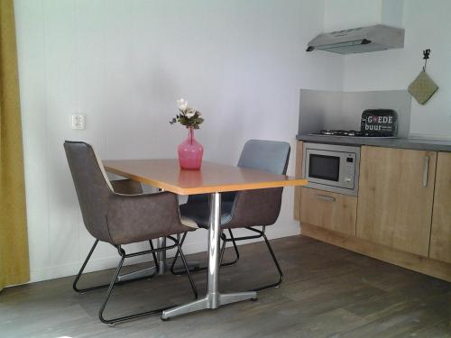 Kitchen, Bed & Breakfast Meinsma in Dongeradeel