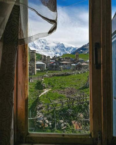 Family Room with Mountain View