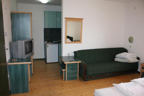 Guesthouse Kraljica - image 8