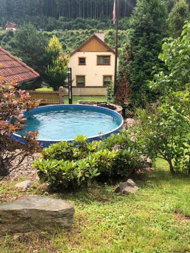 สระว่ายน้ำ, Chalupa Pod Studánkou (Chalupa Pod Studankou) in ชวาเลซ