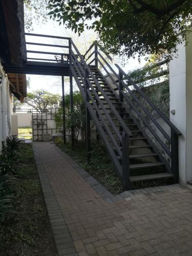 1 king bed, 2 twin beds
