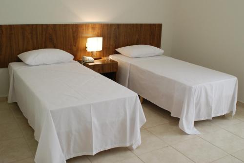 2 twin beds