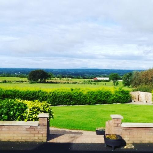 Garden, Antrim Heights B&B near Belfast Fleadh 2026 Free Parking in Newcastle