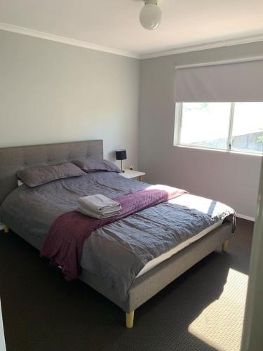 Cozy 3BR Townhouse in Liverpool CBD with parking