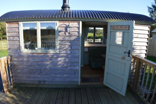 Rose Shepherds Hut - image 10