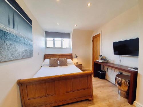 The Old Lodge - image 3