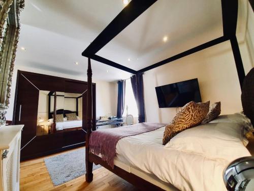 The Old Lodge - image 6