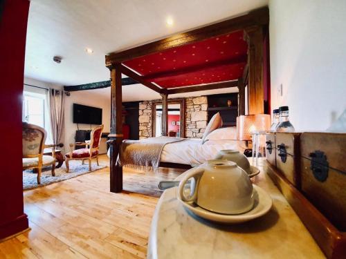 The Old Lodge - image 11