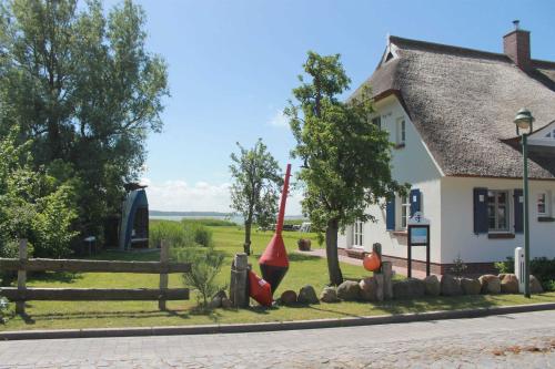 Ferienhaus direkt am Wasser Born F - image 5