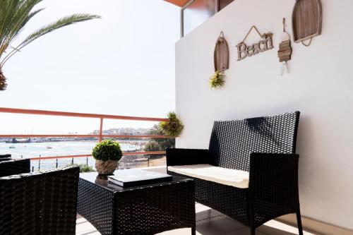  Song of the Sea: ocean balcony & stairs to the sea, Pension in Arona