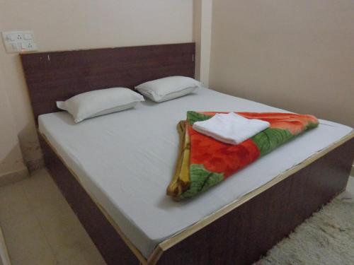 DELHI INN,Walk in Nizamuddin Railway Station