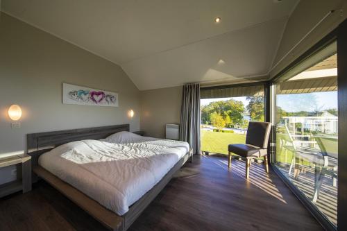 4 bedrooms, 5 beds
