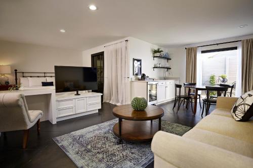 Bespoke Inn Scottsdale Room Type - Quadruple Room