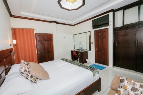 Hotel Mediterraneo Inn in La Union